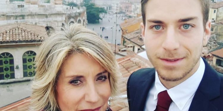 Tiziana Ferrario con il figlio (foto: Instagram)