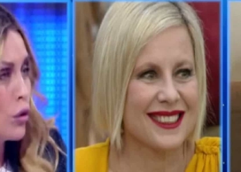 Elenoire Casalegno contro Valeria Marini a Non è la D'Urso - Screenshot da video