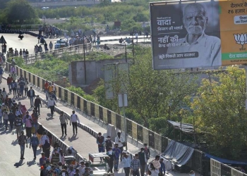 Una strada indiana durante la pandemia da Coronavirus (Foto LaPresse)