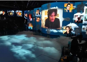 Gli artisti italiani cantano Un Senso di Vasco ad Amici 2020 - Screenshot da video