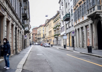 Via Montenapoleone deserta ai tempi del coronavirus (Lapresse)