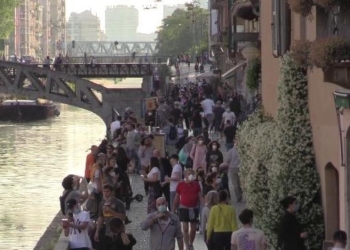 Navigli affollati a Milano (Twitter)