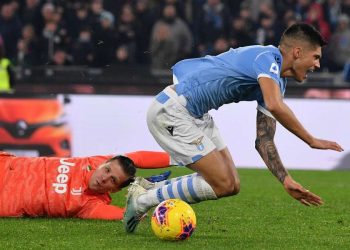 Szczesny e Correa in un Lazio-Juventus (LaPresse)