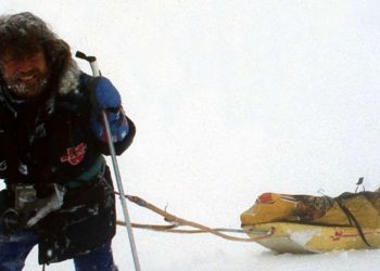 Reinhold Messner in una delle sue scalate (da Facebook)