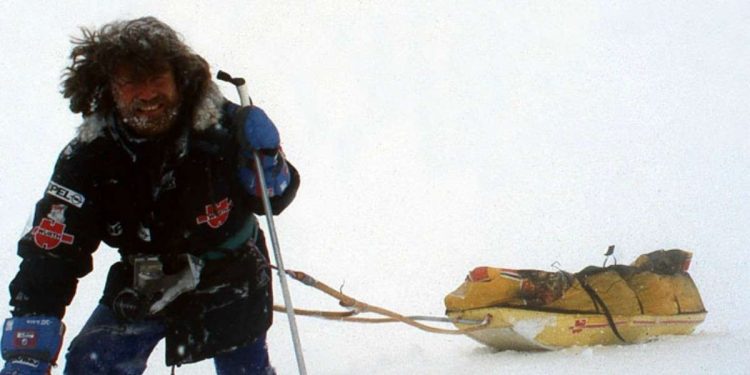 Reinhold Messner in una delle sue scalate (da Facebook)