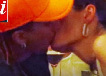 Ghali bacia la nuova fiamma - Foto Chi