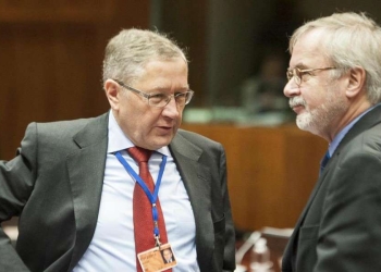 Klaus Regling, direttore del Mes, con Werner Hoyer (d.), presidente della Bei (LaPresse)