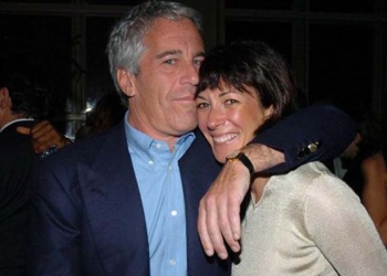 Ghislaine Maxwell e Jeffrey Epstein, foto Twitter