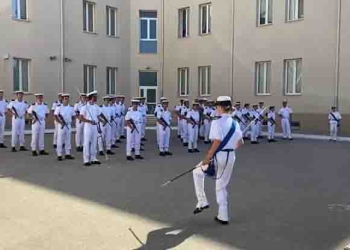 Ballo in divisa in caserma (Facebook)