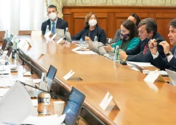 Conte alla riunione sul Recovery Fund