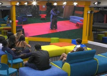 Adua Del vesco abbraccia Gabriel Garko, Gregoraci critica