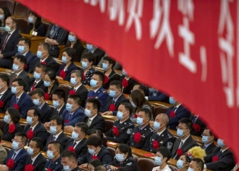 Rappresentanti del Partito comunista cinese in assemblea (LaPresse)