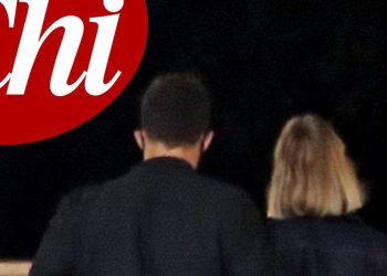 esclusivo ECCOLI FINALMENTE ALLO SCOPERTO DOPO ESSER STATI A CENA AL SUSCI ECCO MATTEO GIUNTA E FEDERICA PELLEGRINI TENERAMENTE ABBRACCIATI, RIENTRARE NELLA LORO DIMORA DOVE DORMONO A ROMA.
