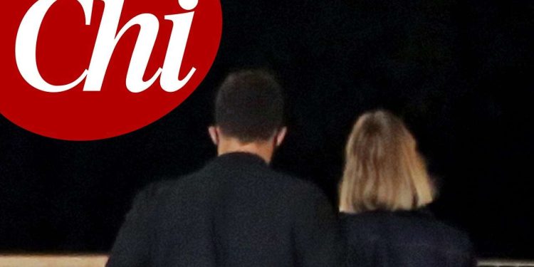 esclusivo ECCOLI FINALMENTE ALLO SCOPERTO DOPO ESSER STATI A CENA AL SUSCI ECCO MATTEO GIUNTA E FEDERICA PELLEGRINI TENERAMENTE ABBRACCIATI, RIENTRARE NELLA LORO DIMORA DOVE DORMONO A ROMA.