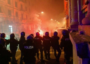 Scontri a Napoli contro le misure restrittive anti-Covid (LaPresse)