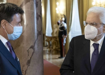 Giuseppe Conte con Sergio Mattarella (LaPresse)