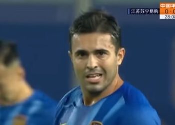 Eder con la maglia dello Jiangsu, foto Youtube