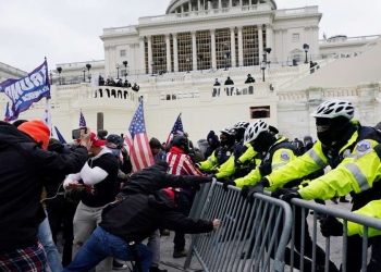Manifestanti pro-Trump assaltano la sede del Congresso (LaPresse)