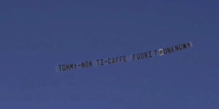 Aereo per Tommaso Zorzi e lui pensa a Mahmood...