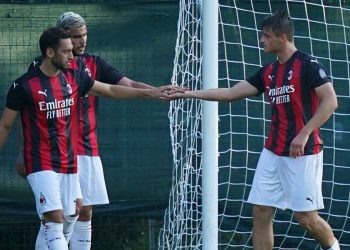 Theo Hernandez e Hakan Calhanoglu sono positivi al Coronavirus (Foto LaPresse)