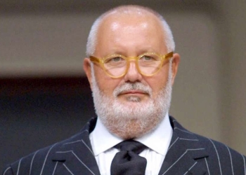 ©WALTER GATTI/LAPRESSE
25-09-2002, MILANO ITALIA
MODA A MILANO
COLLEZIONI PRIMAVERA/ESTATE 2003
SFILATA DI GIANFRANCO FERRE'