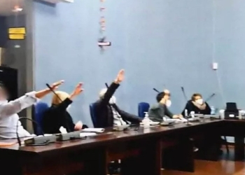 Cogoleto, saluto romano in Consiglio comunale