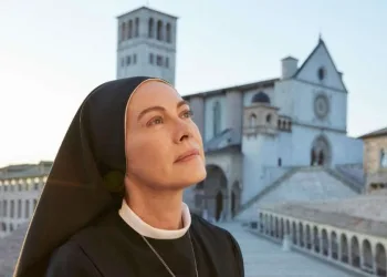 Elena Sofia Ricci nei panni di suor Angela in ‘Che Dio ci aiuti 6’