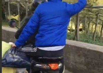 Lanciano spazzatura da scooter e pubblicano video su TikTok