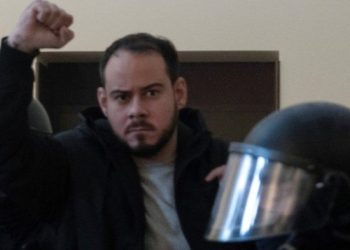 Il rapper Pablo Hasel nel momento dell'arresto