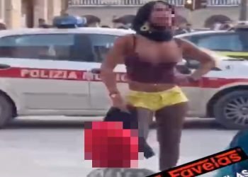 Donna "no mask" Pisa