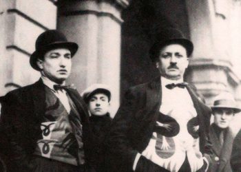 Roma, 1924: Filippo Tommaso Marinetti (al centro). (Foto da Wikipedia)