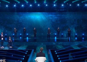 Raoul Bova, Manuel Bortuzzo e papà Franco sul palco di ‘Canzone segreta’