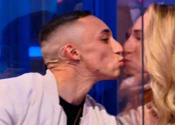 Jeda e Ilary Blasi, bacio a Isola dei Famosi 2021