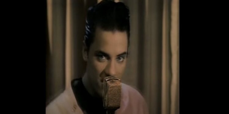 Nick Kamen nel video di Each Time You Break My Heart