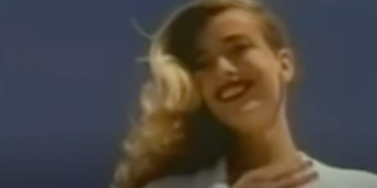 Tatjana Patitz nel video di "Tell me" di Nick Kamen