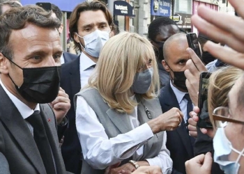 Emmanuel Macron in campagna elettorale (LaPresse)