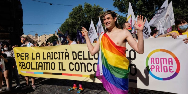 Cristo LGBT al Gay Pride