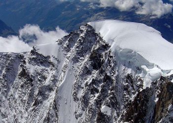 La Piramide Vincent vista dalla Punta Parrot (Foto da Wikipedia; kubajzz)