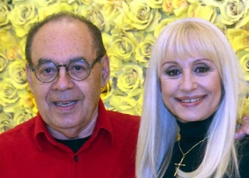 @Claudio Bernardi/Lapresse
Roma, 04 dicembre 2007 - Studi La7
Ritorna in video dopo molto tempo Raffaella Carrà, e sceglie di farlo al fianco del suo ex, Gianni Boncompagni, prima di tornare con un programma tutto suo.
nella foto: Raffaella Carrà e Gianni Boncompagni di nuovo insieme