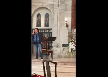 Al Bano canta in chiesa (Facebook)