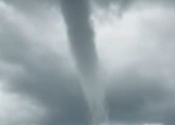 Tromba d'aria a Falconara Marittima (foto: YouTube)