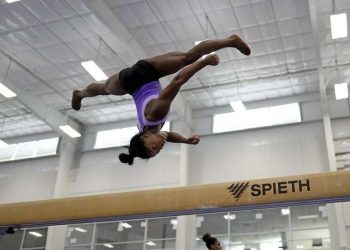 Simone Biles durante gli allenamenti (Lapresse)