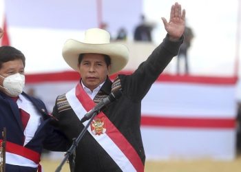 Pedro Castillo e Guido Bellido (Lapresse)