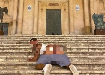 Cattedrale Noto, selfie choc turista (Instagram)