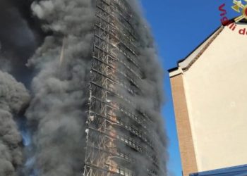 Incendio Torre dei Moro grattacielo Milano