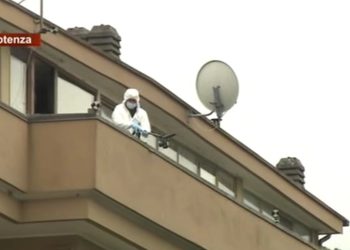 Rilievi dei Ris sul balcone da cui è caduta Dora Lagreca (Ore 14)