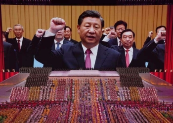 Xi Jinping insieme ad altri esponenti del Partito comunista cinese (LaPresse)