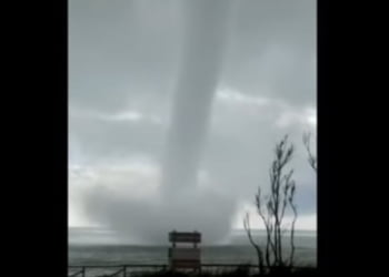 Tromba d'aria a Marinella di Selinunte (foto: screenshot da YouTube)