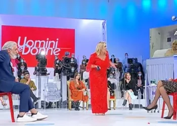 Tina Cipollari e l'ironia sulla dama Bernarda