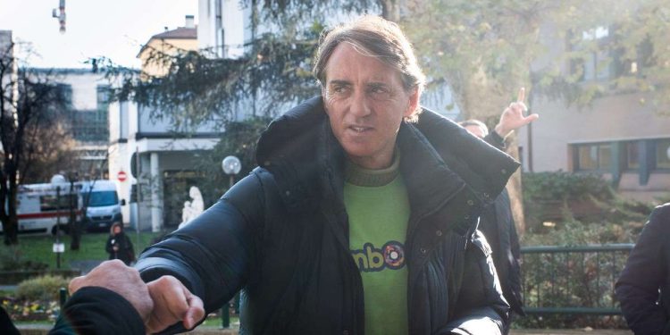 Roberto Mancini ha ricevuto il Tapiro d'Oro da Striscia la Notizia (Foto LaPresse)